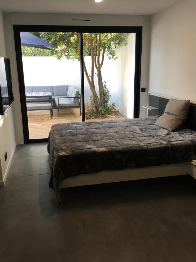 Avec Piscine Bord De Villa