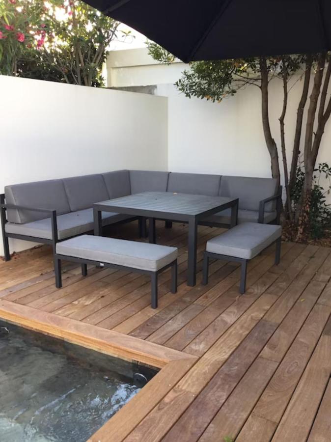 Avec Piscine Bord De Villa *